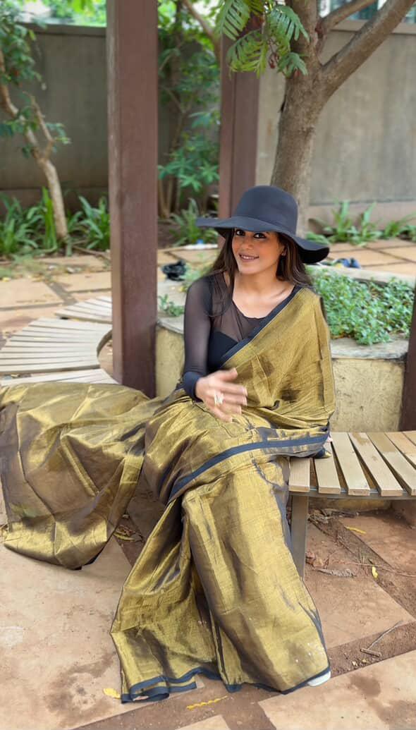 RangDhaaga Metallic golden with black border Raga Tissue Saree